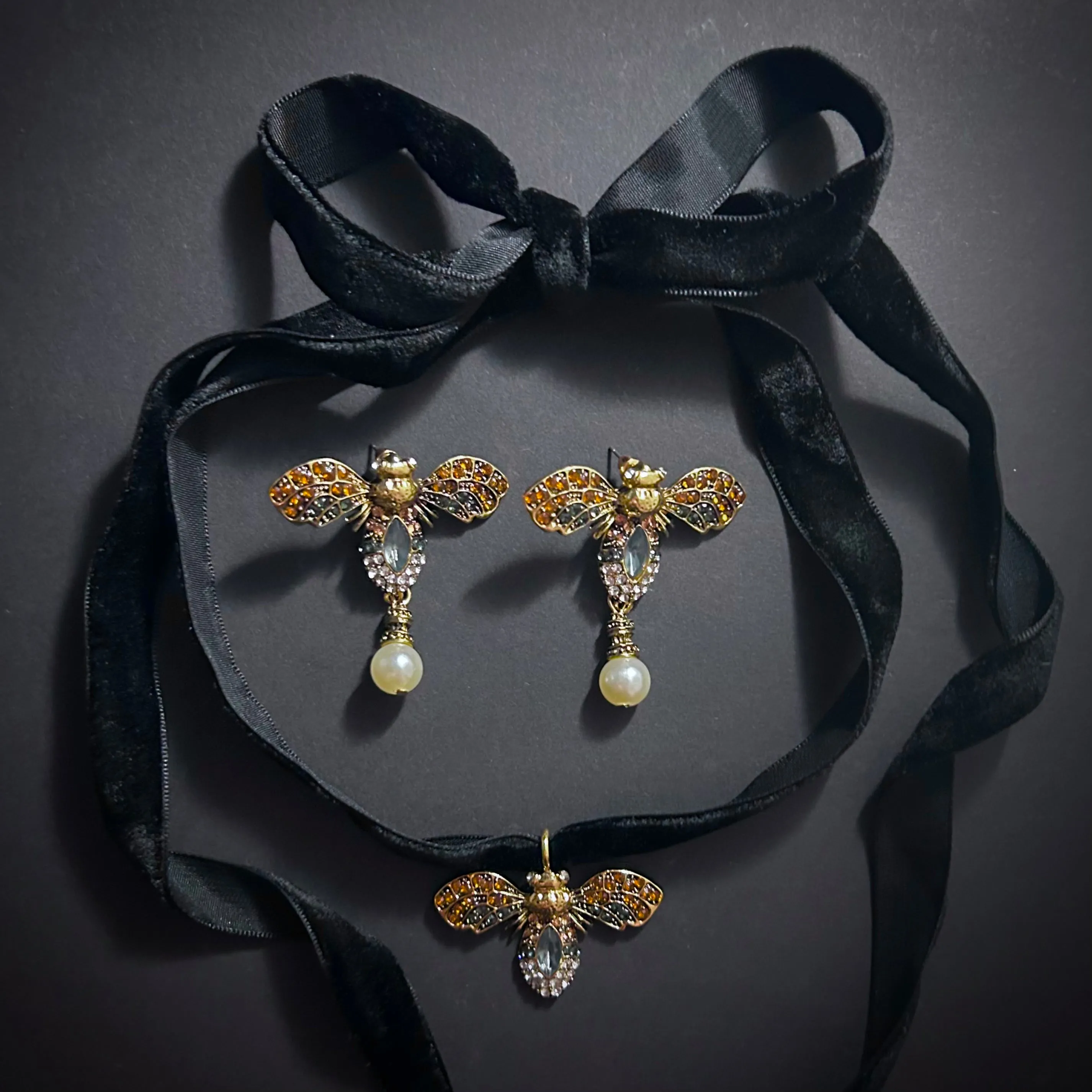 Art Nouveau Velvet Ribbon & Bee Antiqued Gold Rhinestone Choker Necklace in Amber & Grey