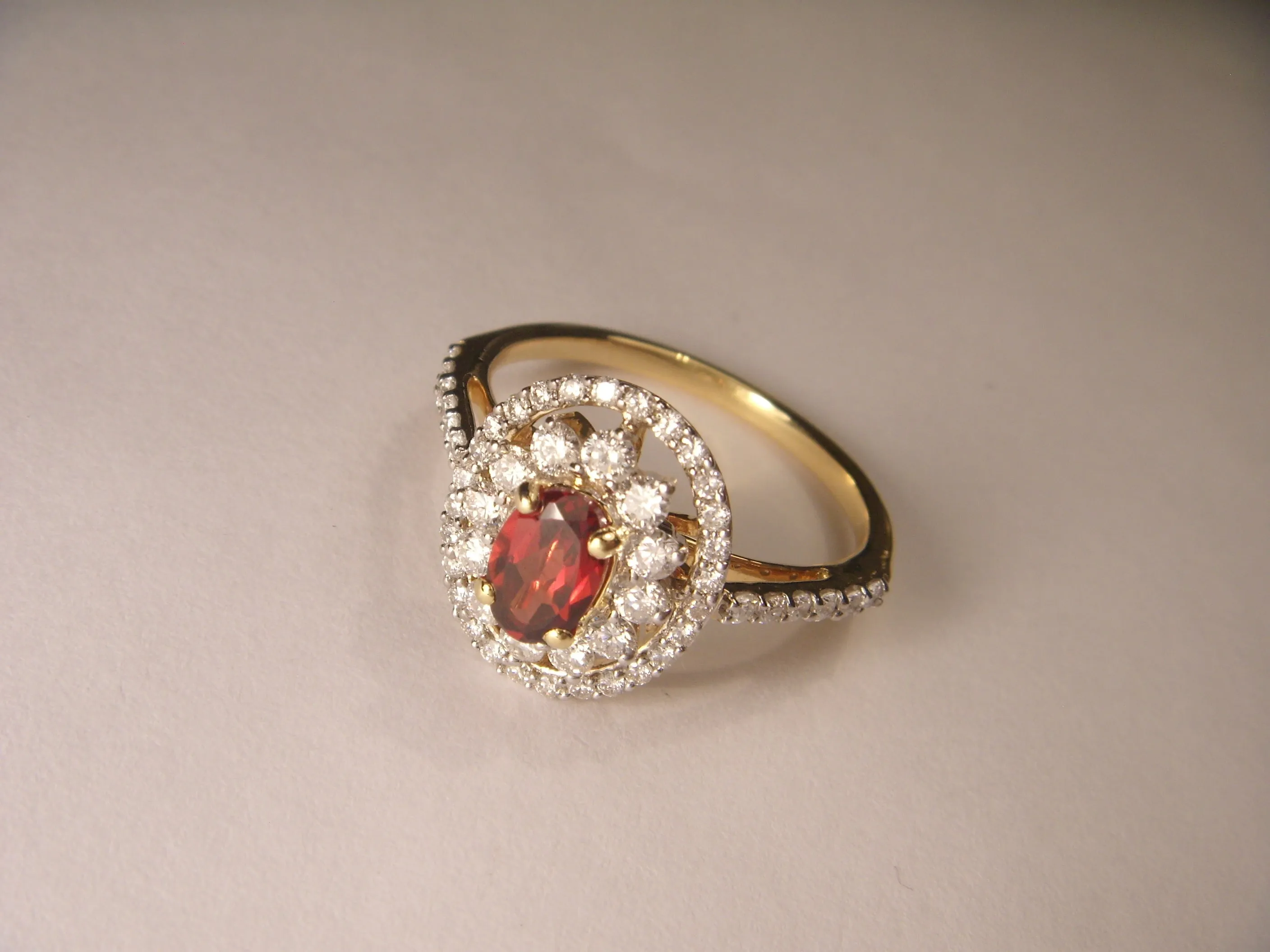 Beautiful Estate 14K Yellow Gold Diamond Garnet Filigree Ring