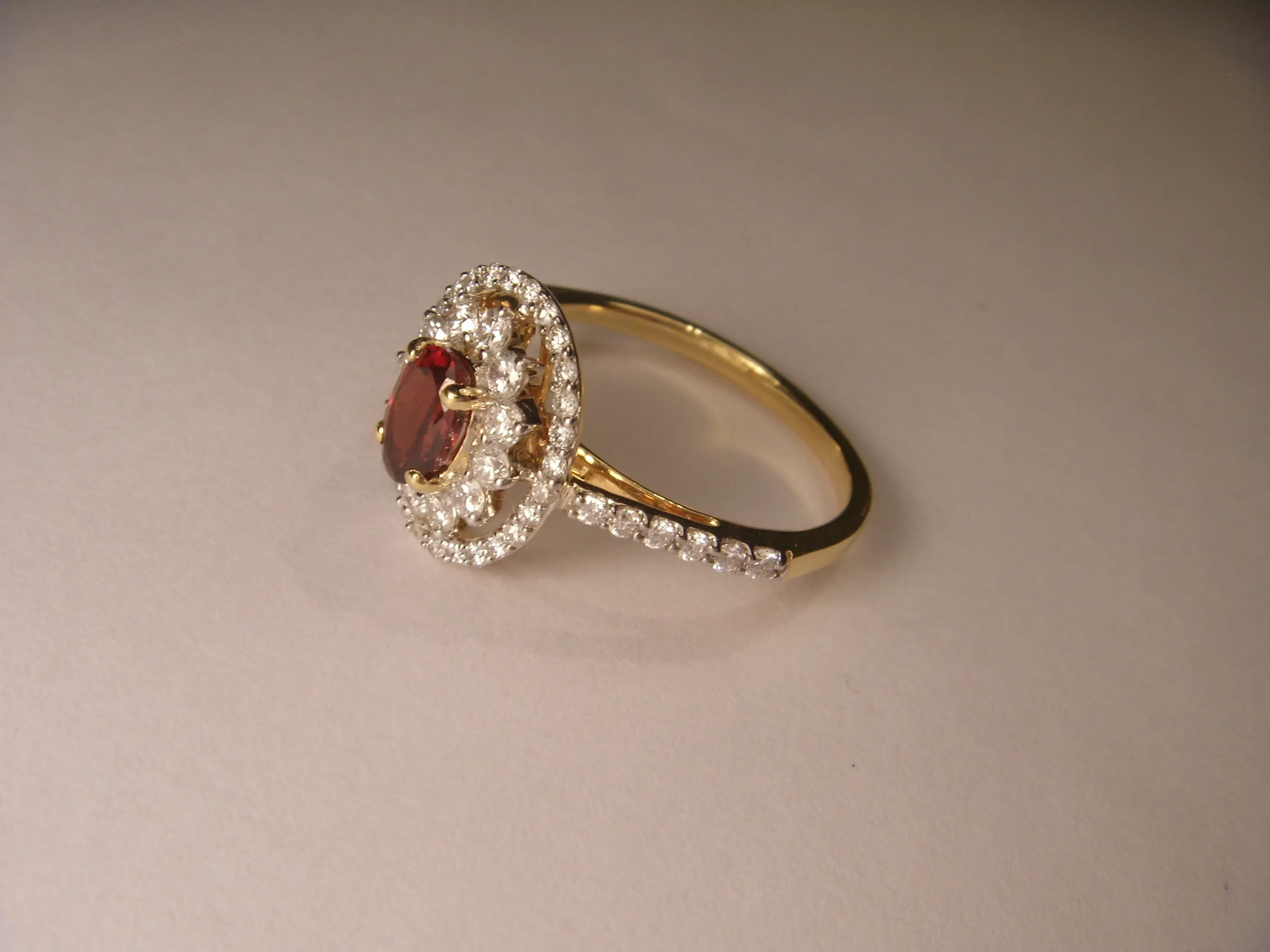 Beautiful Estate 14K Yellow Gold Diamond Garnet Filigree Ring