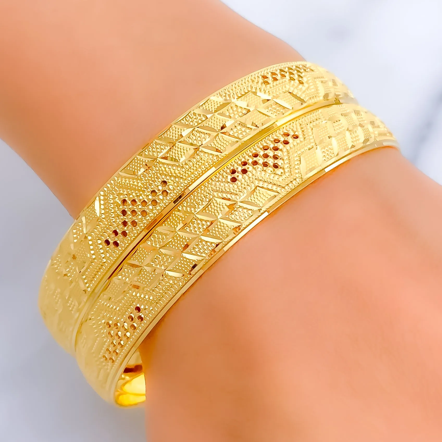 Classic Alluring Checkered 22k Gold Bangle Pair