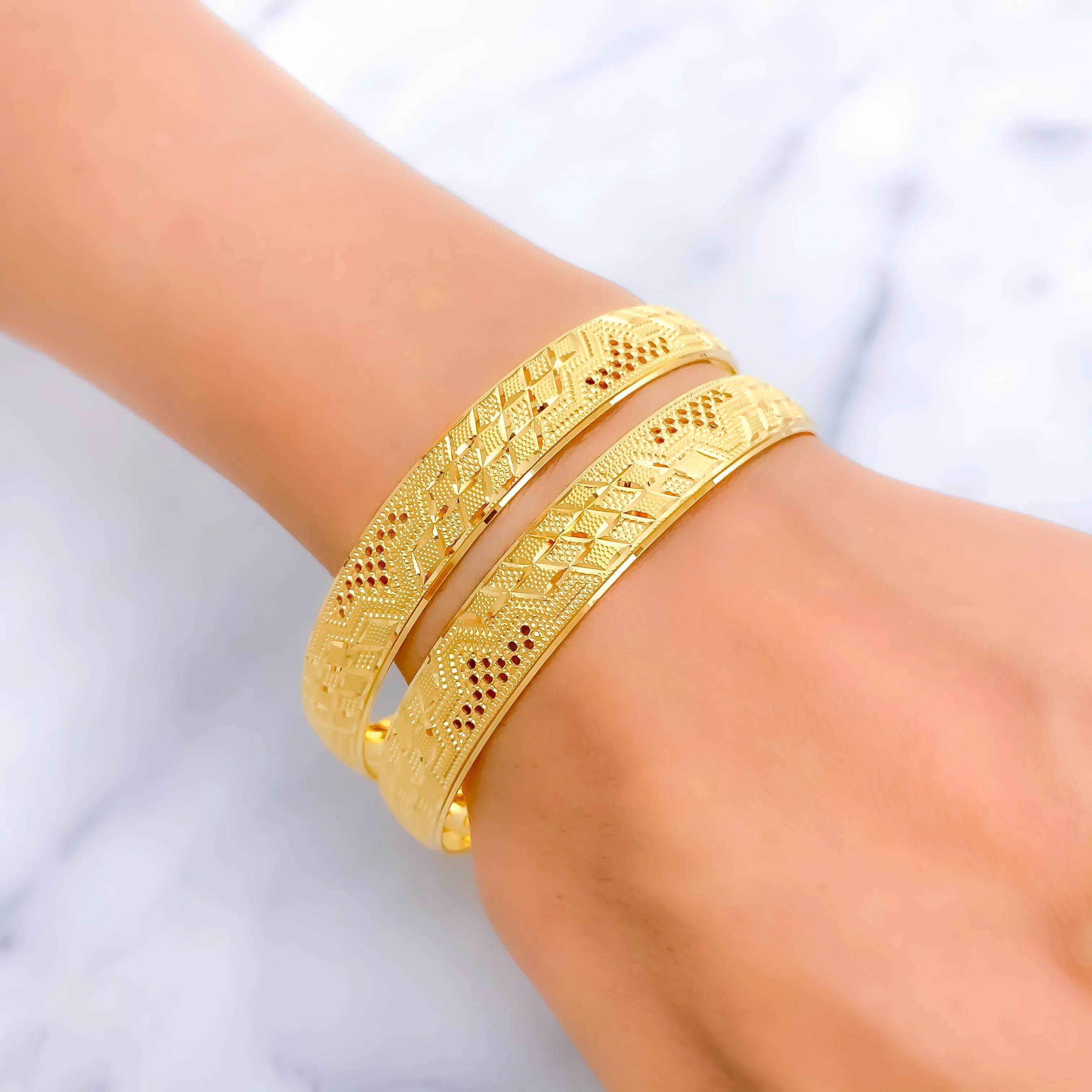 Classic Alluring Checkered 22k Gold Bangle Pair
