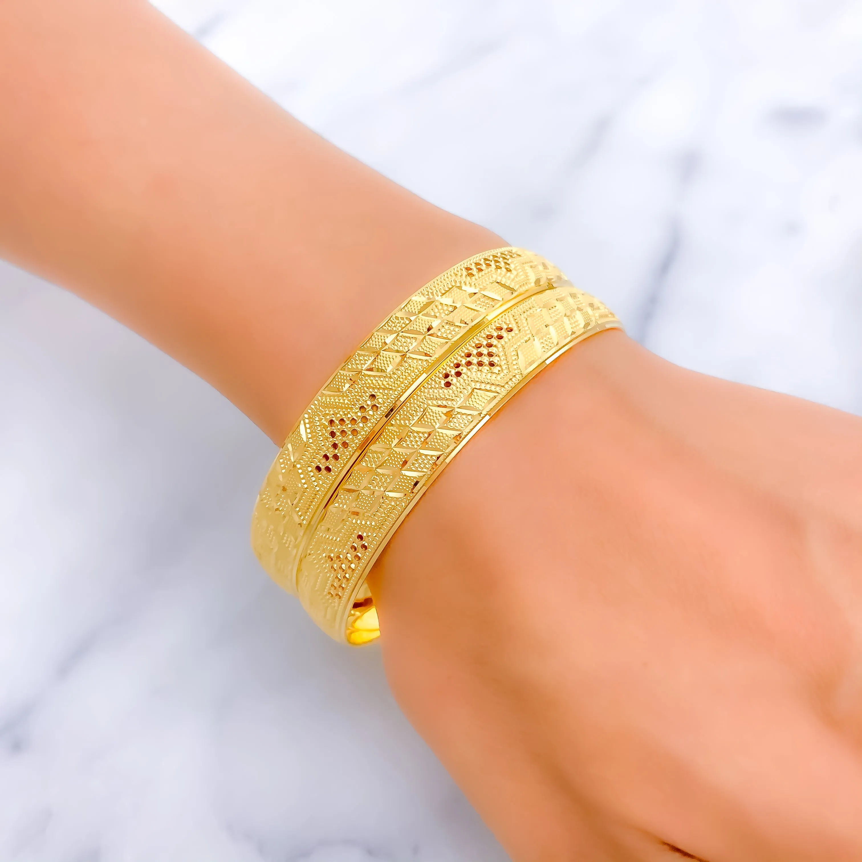 Classic Alluring Checkered 22k Gold Bangle Pair
