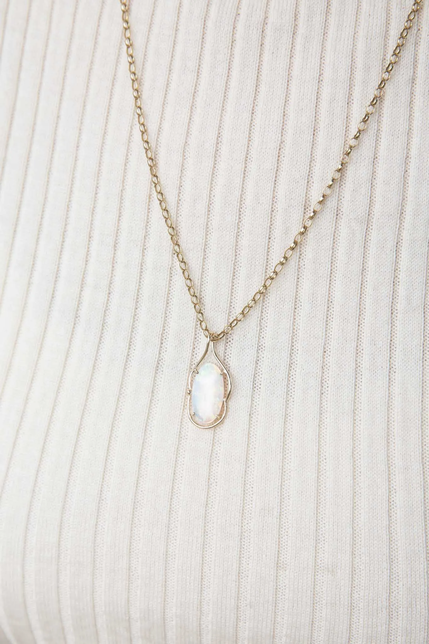Hannah 1990s Crystal Opal Pendant & Chain 9ct Yellow Gold