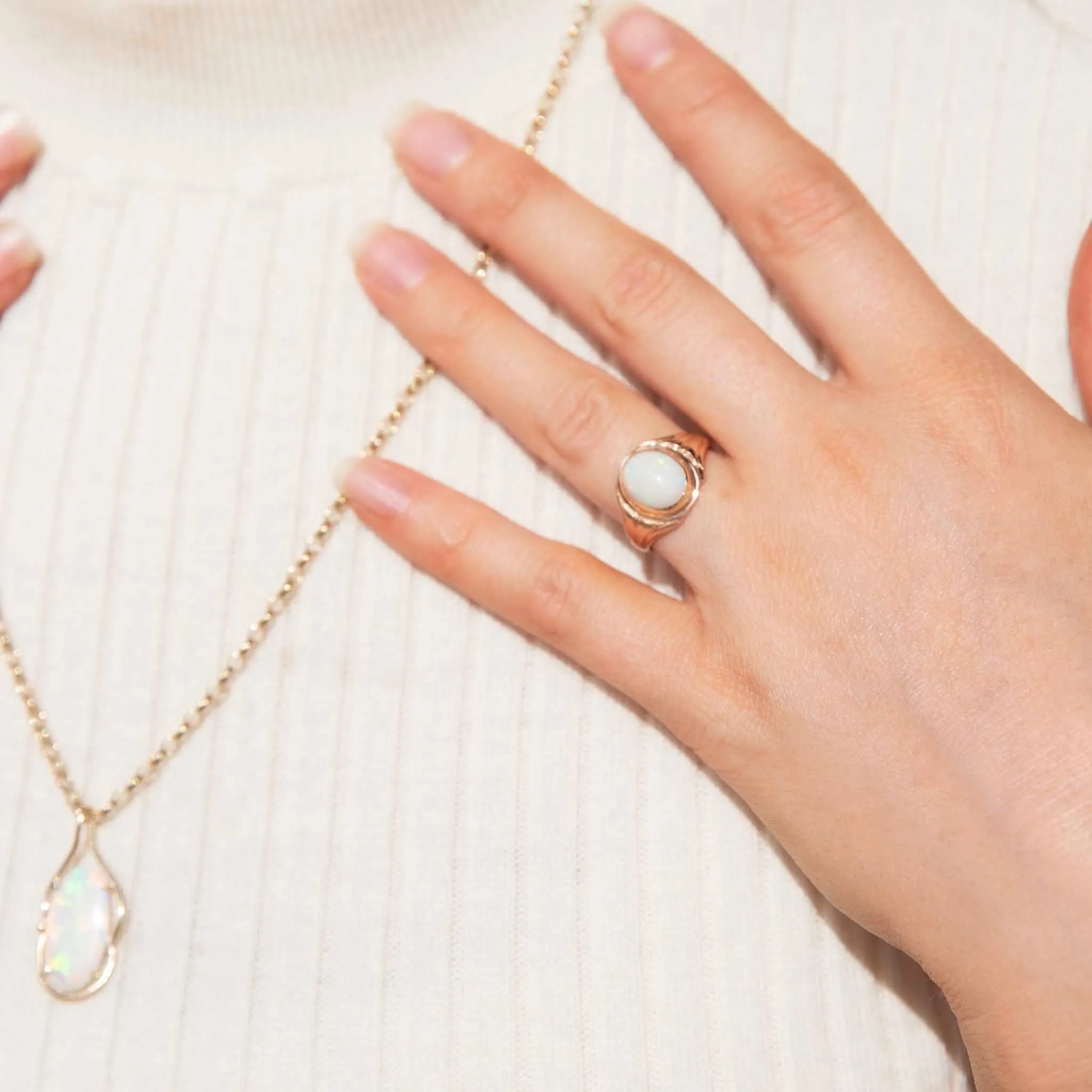 Hannah 1990s Crystal Opal Pendant & Chain 9ct Yellow Gold