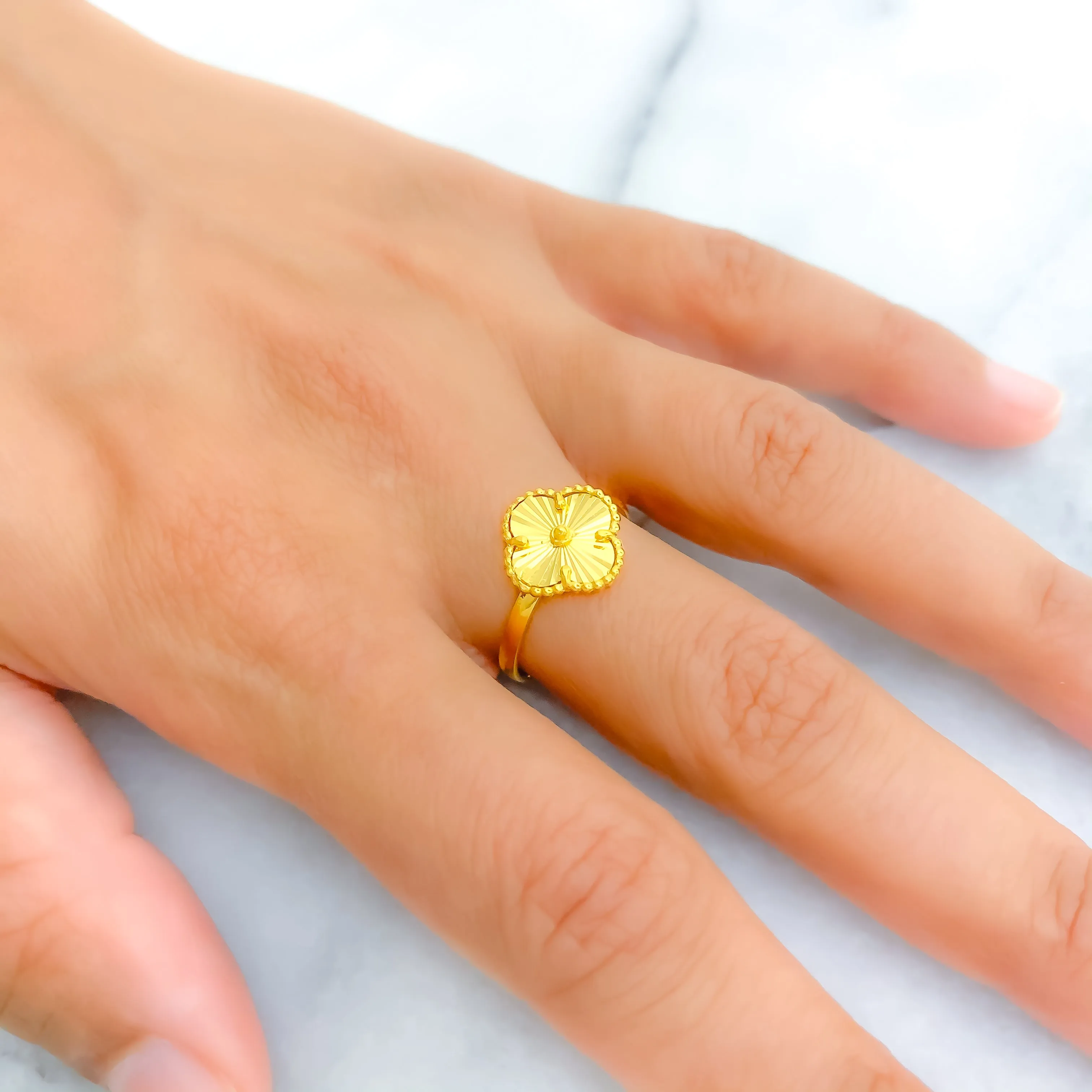 Imperial Glowing 21K Gold Clover Ring
