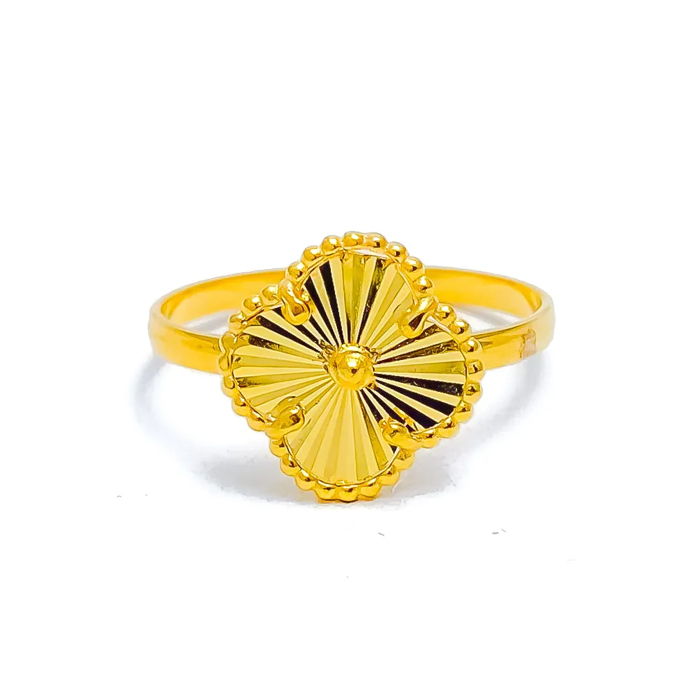 Imperial Glowing 21K Gold Clover Ring