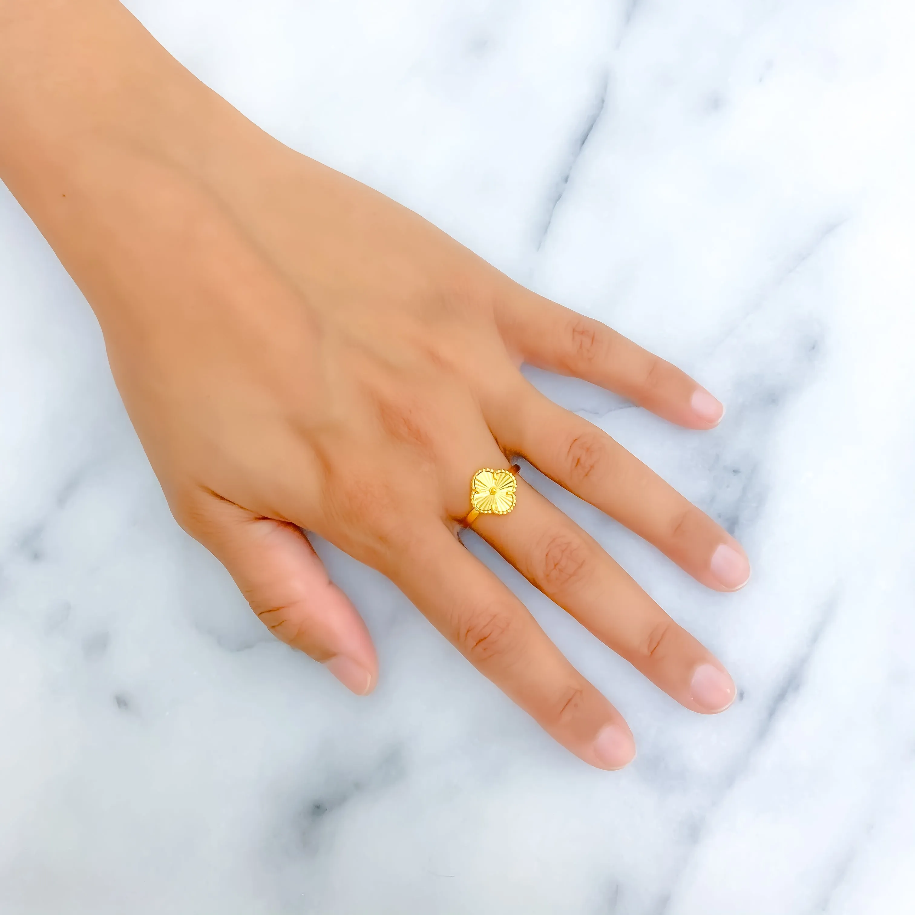 Imperial Glowing 21K Gold Clover Ring