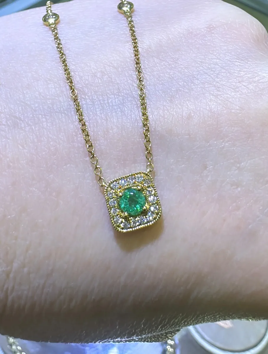 Ladies Diamond and Green Emerald Pendant Milgrain Detailed Pendant Necklace