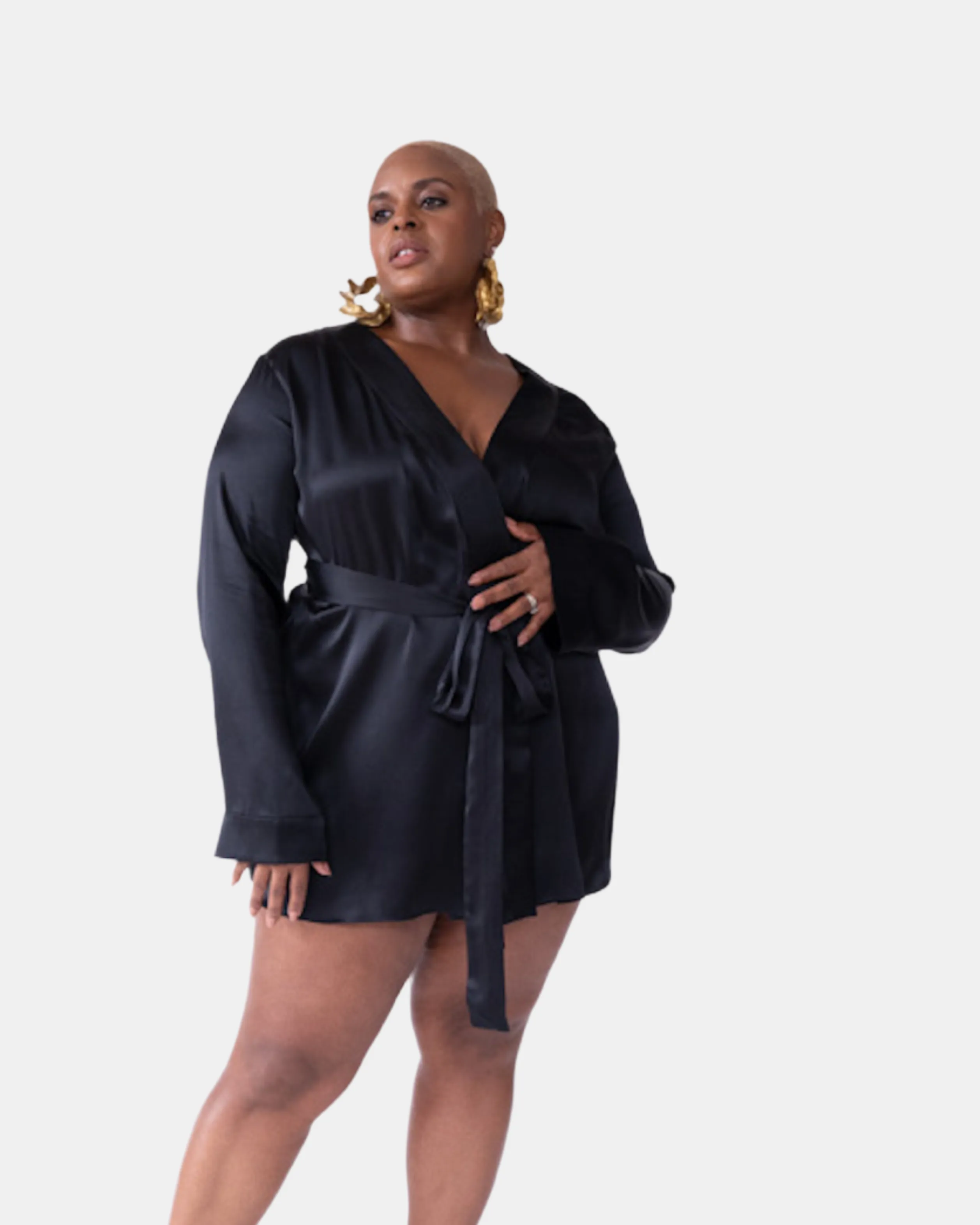 LOLA SILK SHORT ROBE IN NOIRE