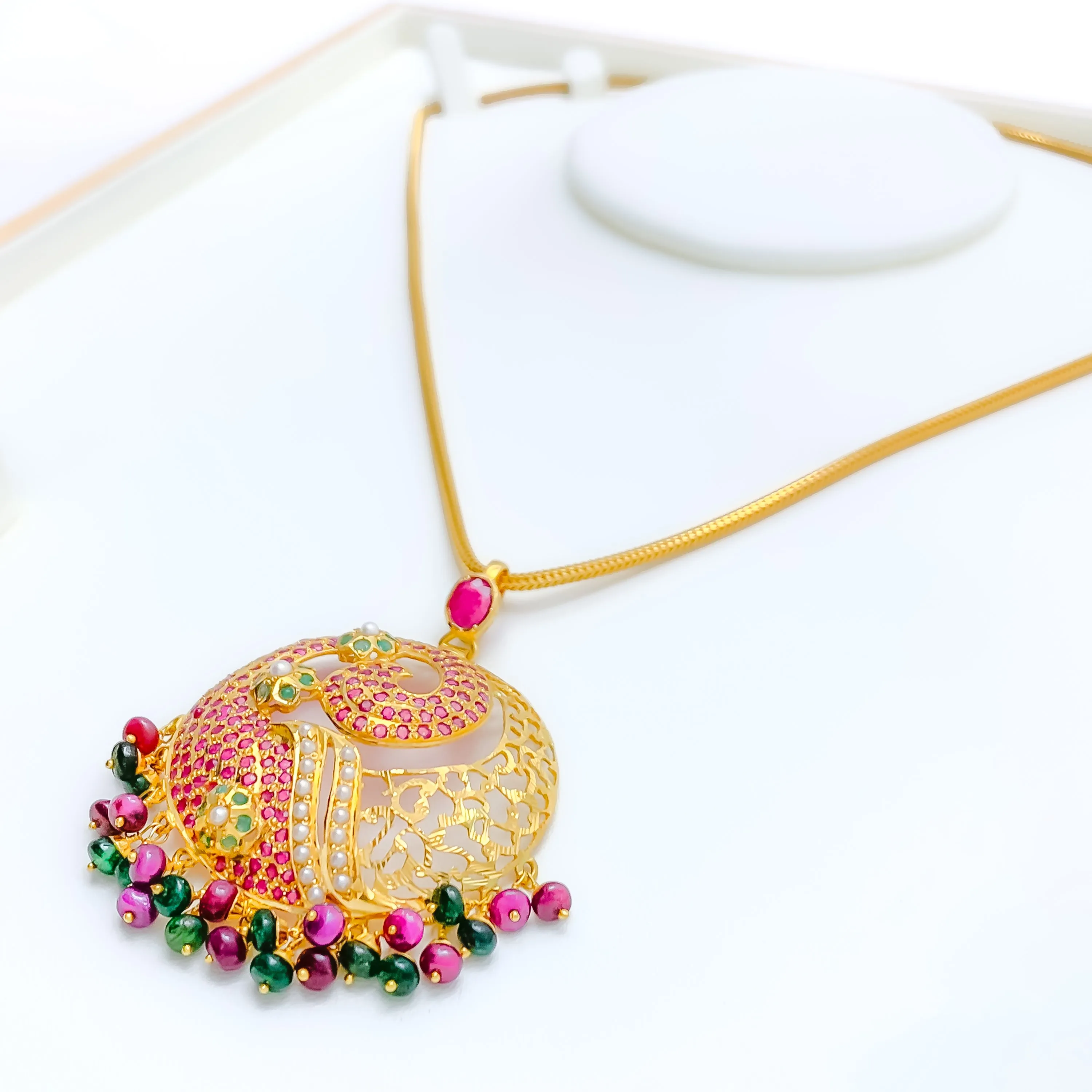 Majestic Floral Curve 22k Gold Pendant