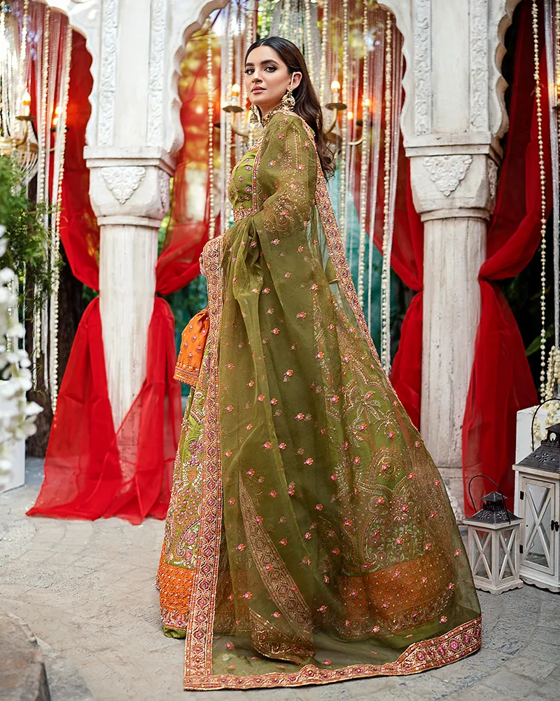 Mehndi Dress in Wedding Lehenga Choli and Dupatta Style