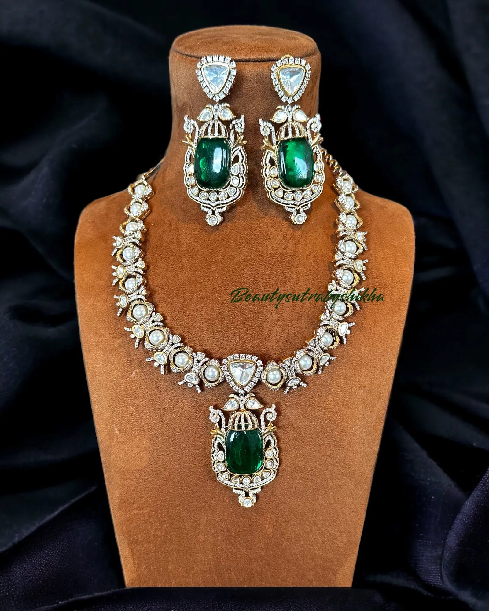 Modern Necklace Set