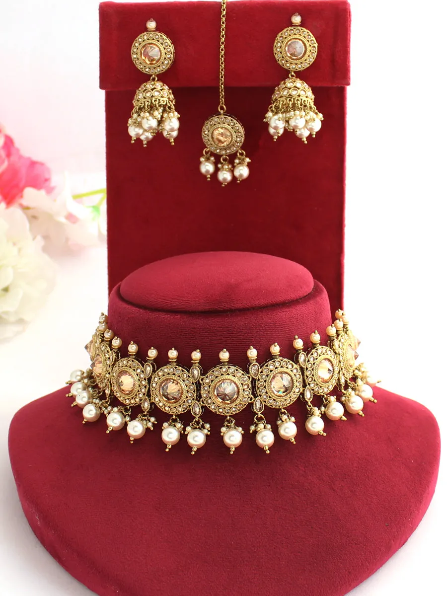 Saavi Necklace Set